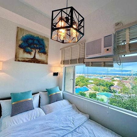 Studio One Condominium, Alabang - Bluu - Fiber Wi-Fi, Netflix-Ready Muntinlupa City Exterior photo